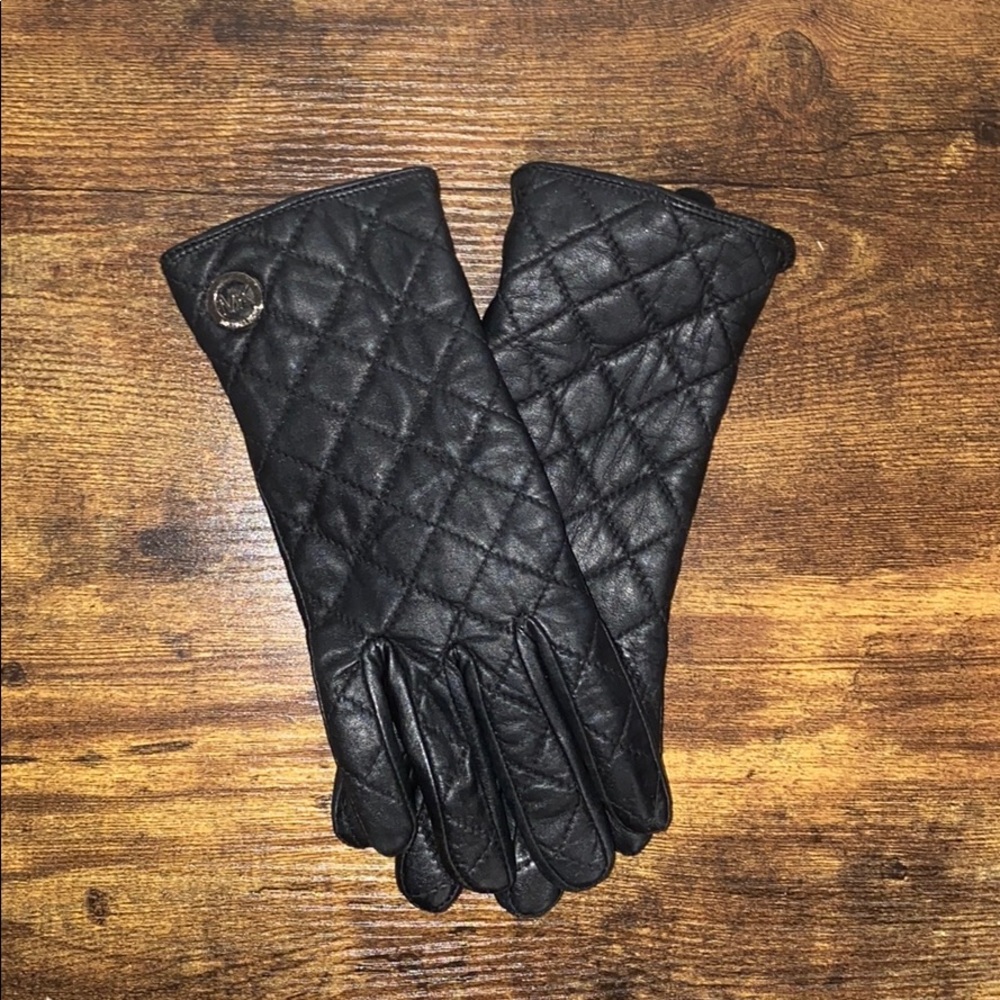 Michael Kors Quilted Leather Gloves - Picture 2 of 3